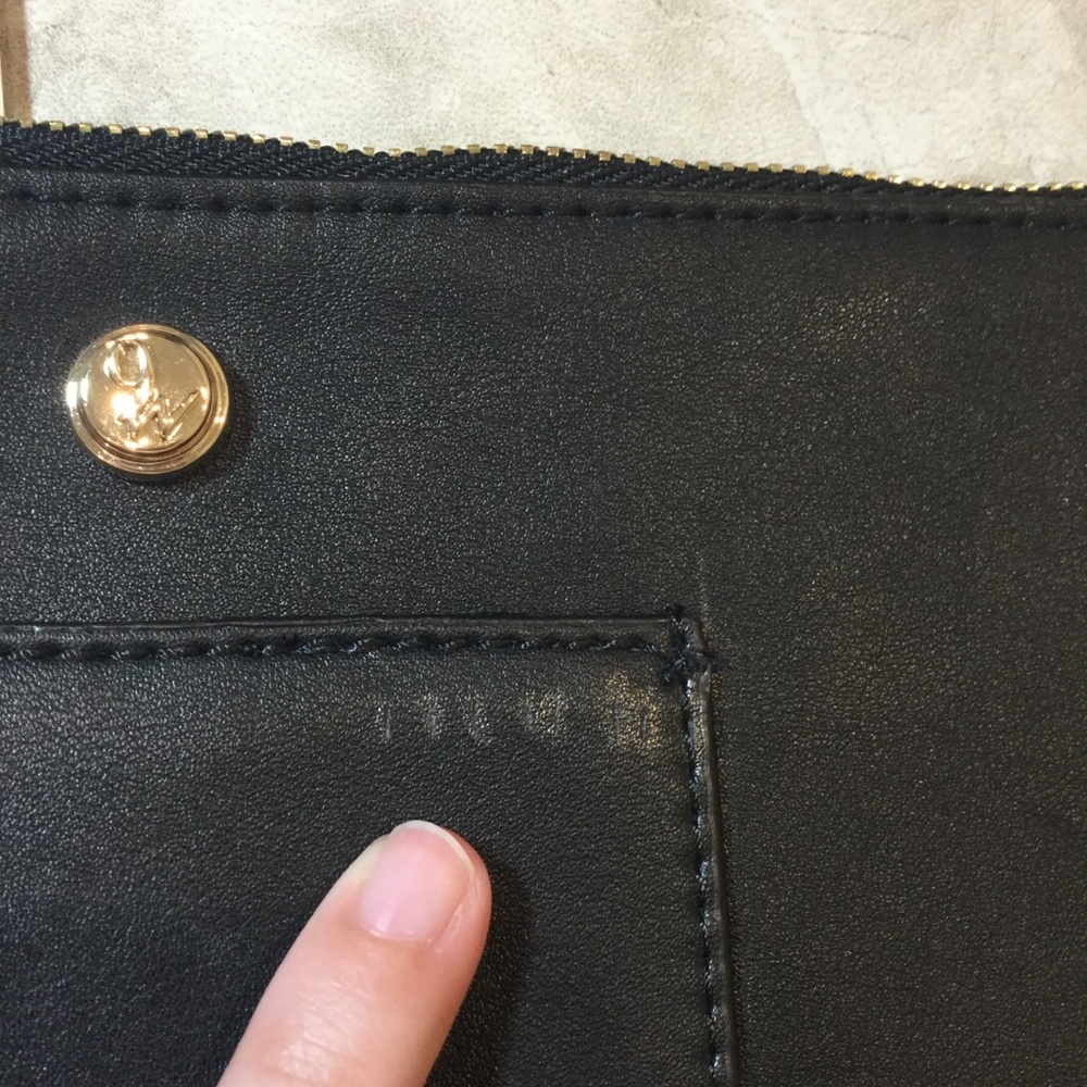 Nine West Table Treasures Black Wristlet - Picture 5 of 5